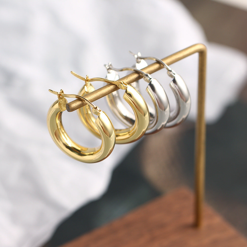 Zarte handwerkliche Ohrring