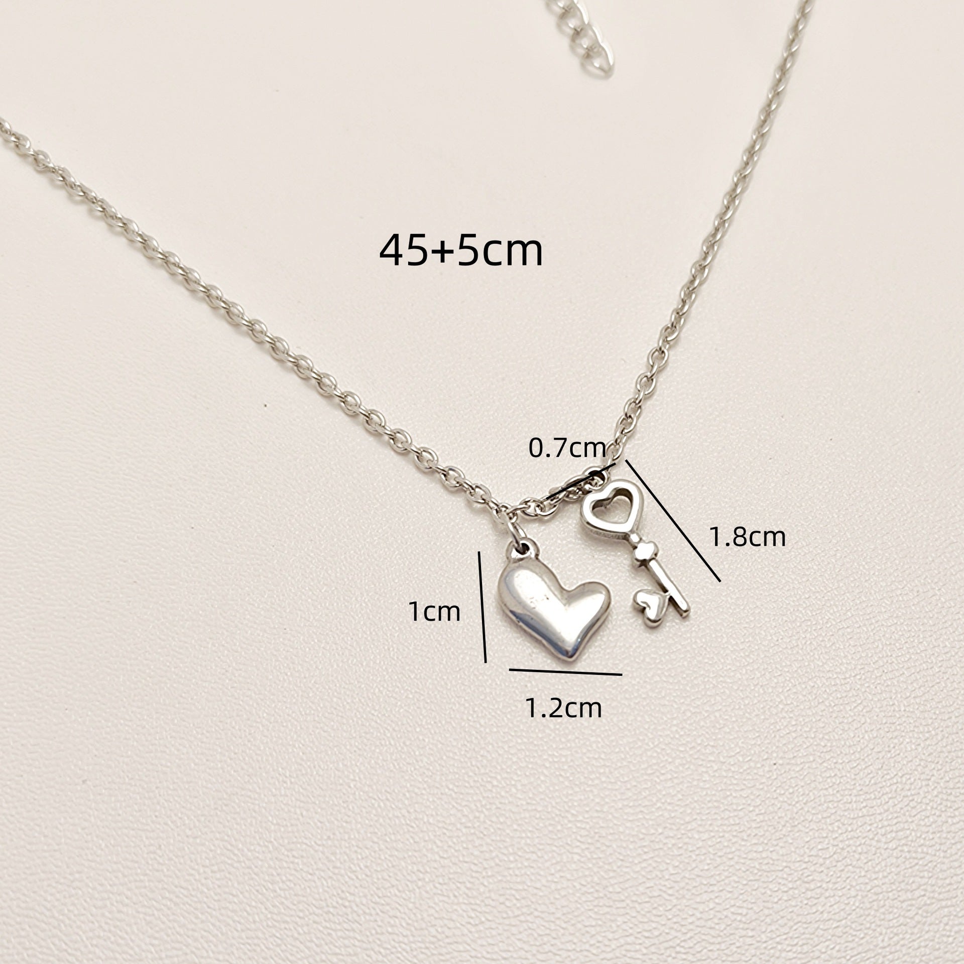 Schöne Halskette mit einzigartigem Stil