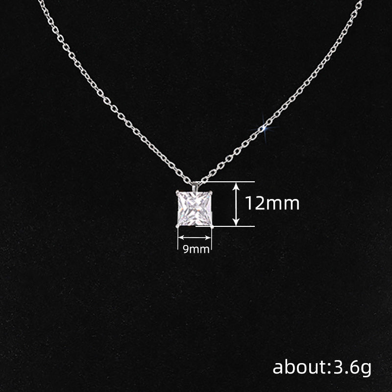 Schöne Halskette mit einzigartigem Stil