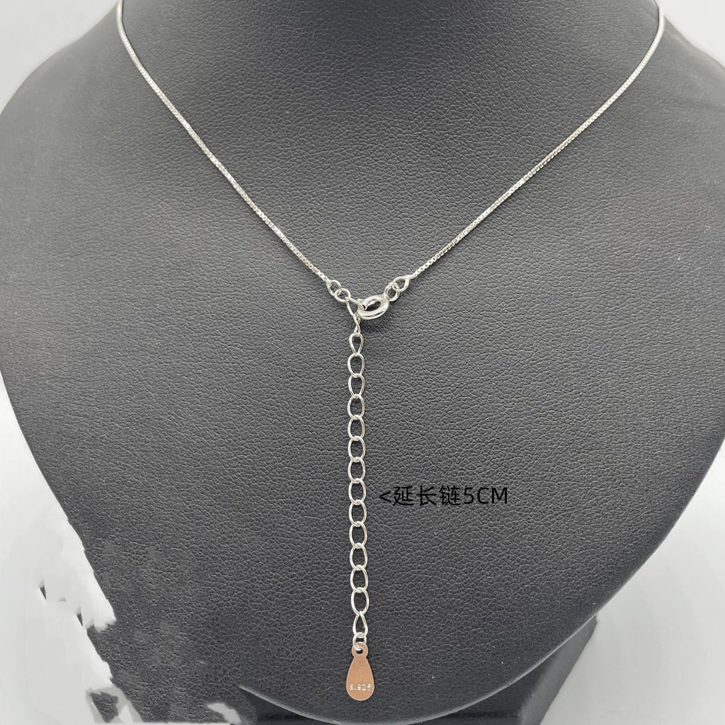 Schöne Halskette mit einzigartigem Stil