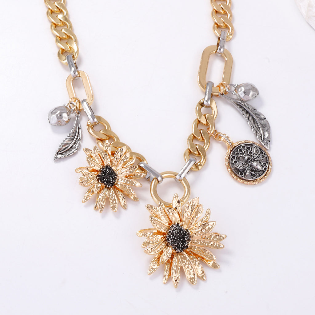 Zarte handwerkliche Halskette