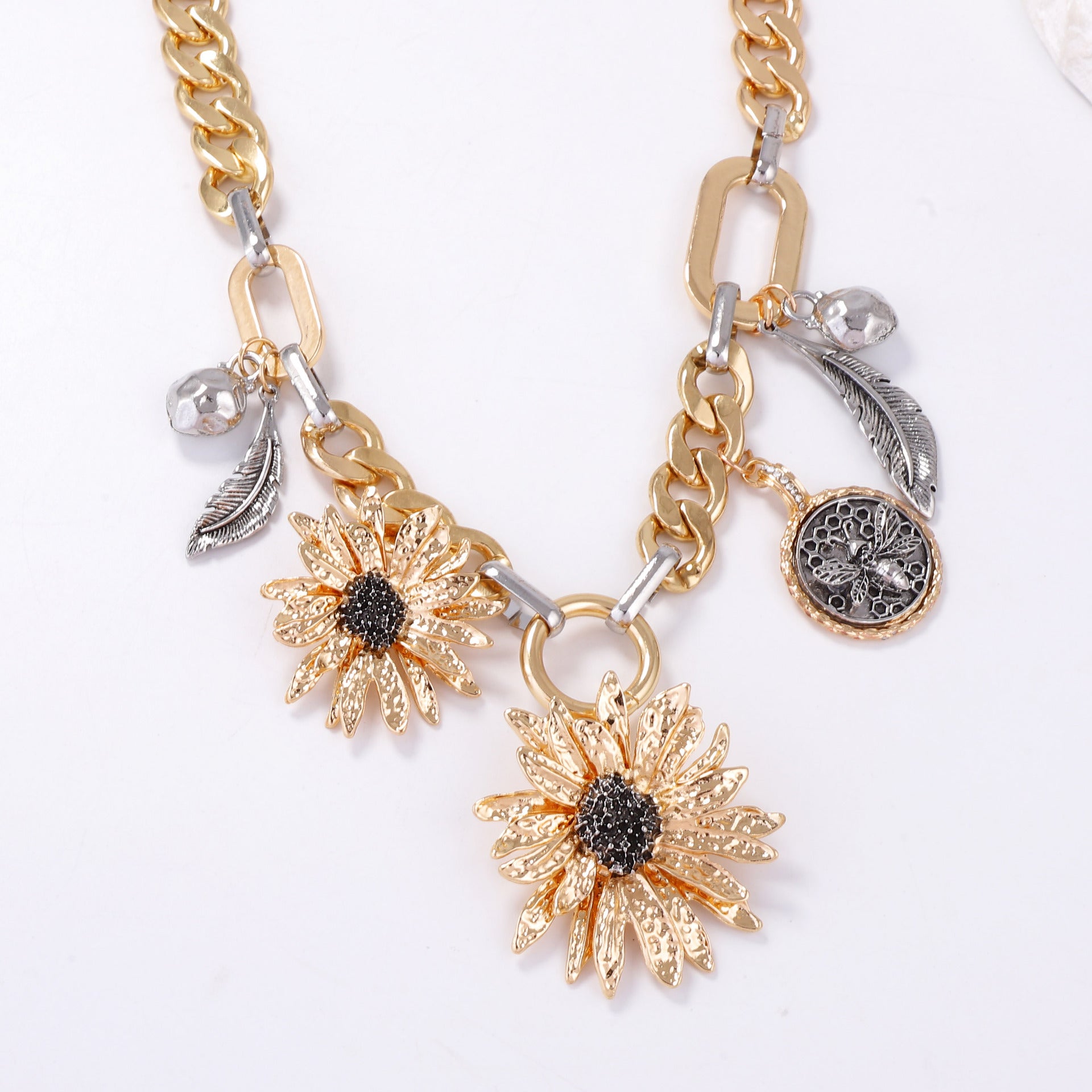 Zarte handwerkliche Halskette