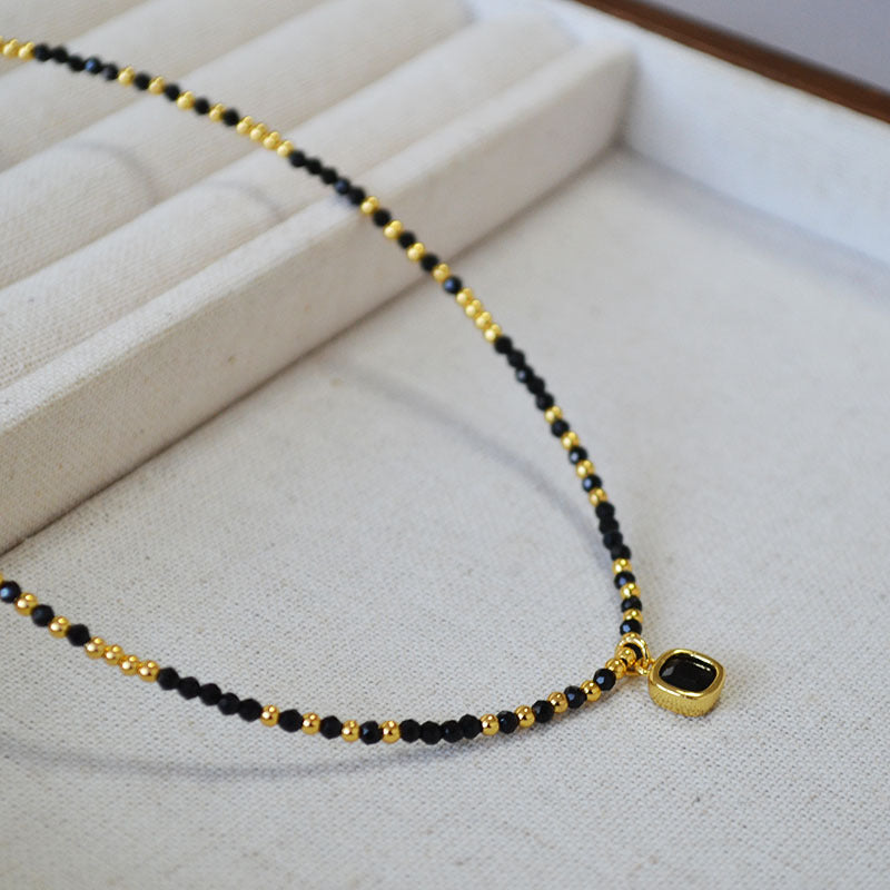 Schöne Gold Halskette mit einzigartigem Stil