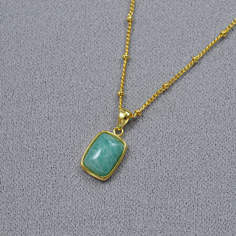 Schöne Gold Halskette mit einzigartigem Stil