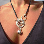 Schöne Halskette mit einzigartigem Stil