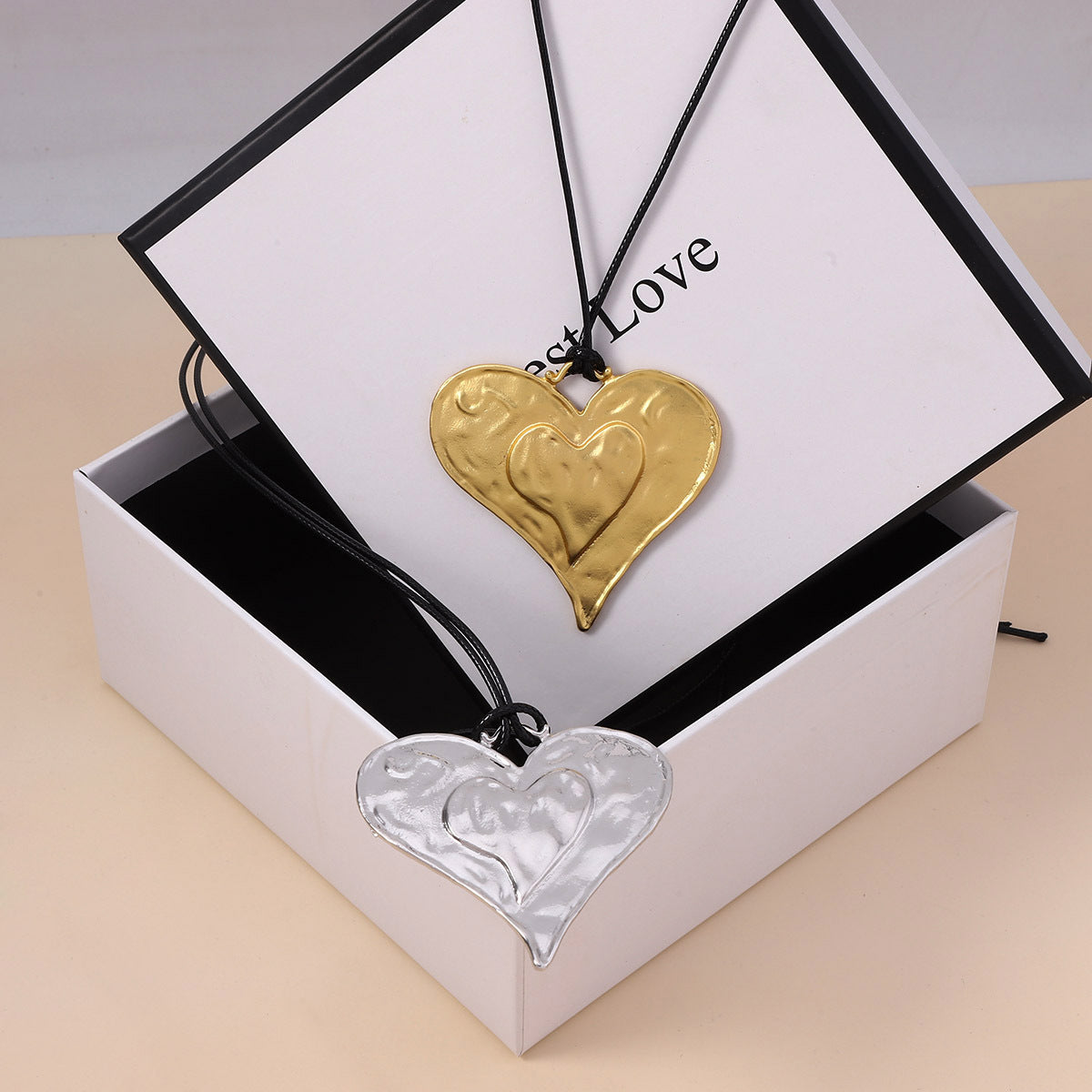 Schöne Halskette mit einzigartigem Stil