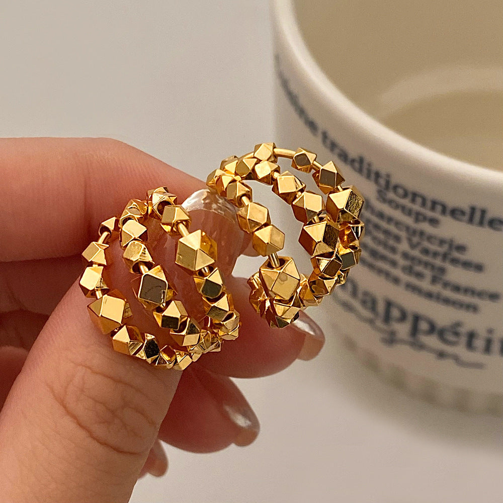 Zarte handwerkliche Ohrring