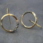 Zarte handwerkliche Ohrring