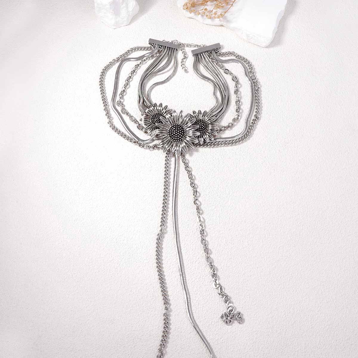 Schöne Halskette mit einzigartigem Stil