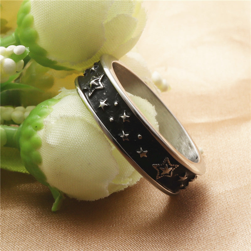 Zarte handwerkliche Ring