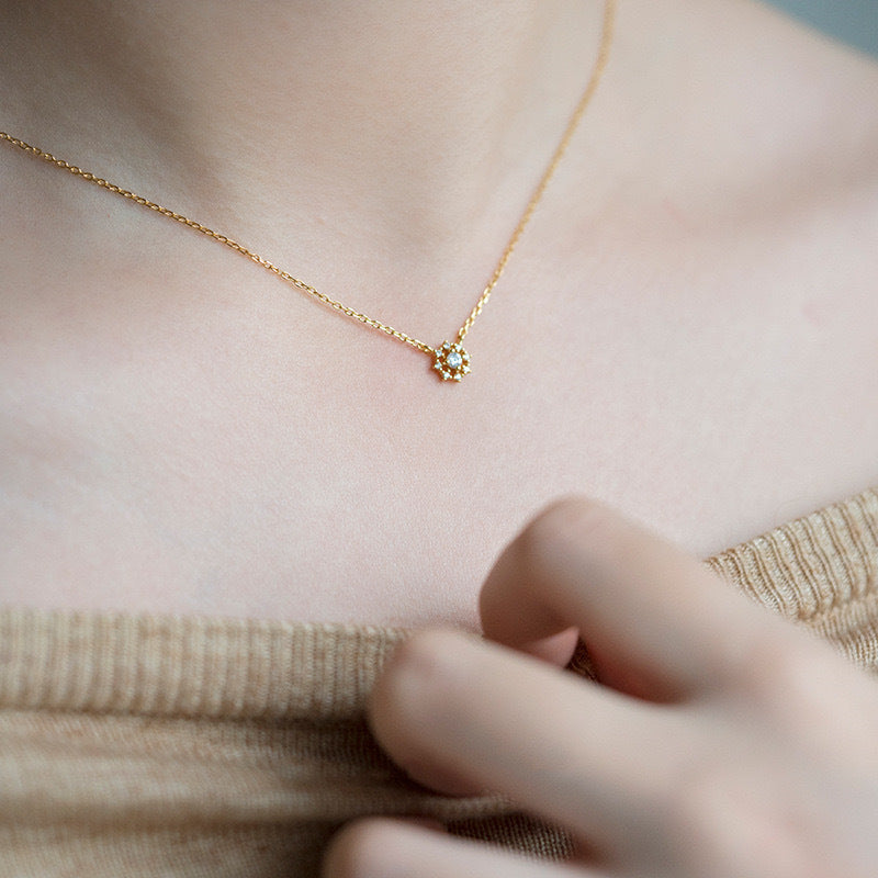 Zarte handwerkliche Halskette