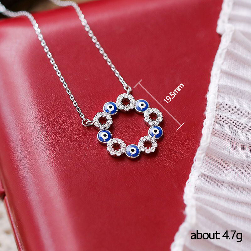 Schöne Halskette mit einzigartigem Stil