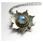 Schöne Halskette mit einzigartigem Stil