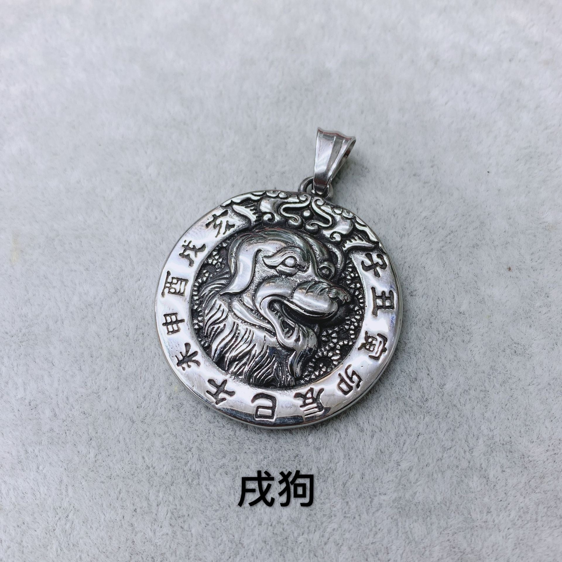 Schöne Halskette mit einzigartigem Stil