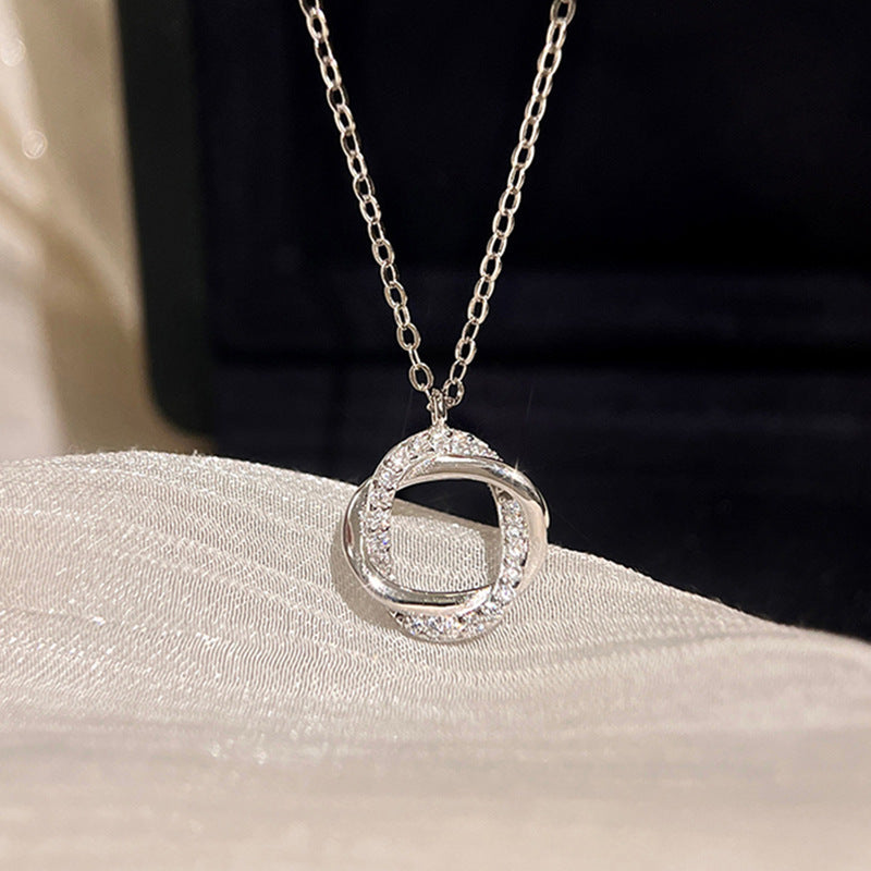 Zarte handwerkliche Halskette