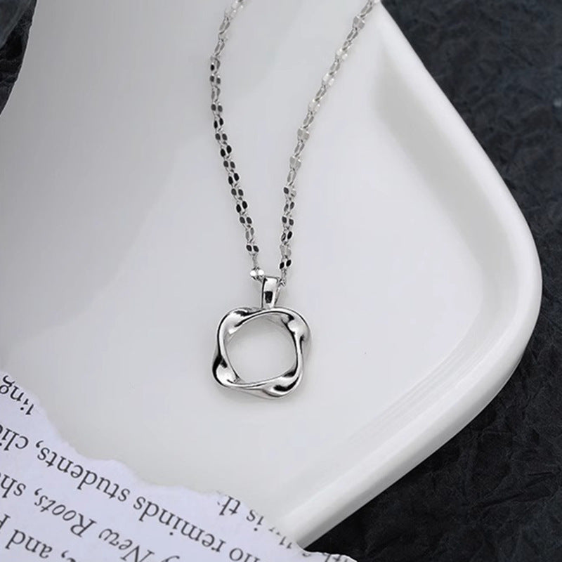 Schöne Halskette mit einzigartigem Stil