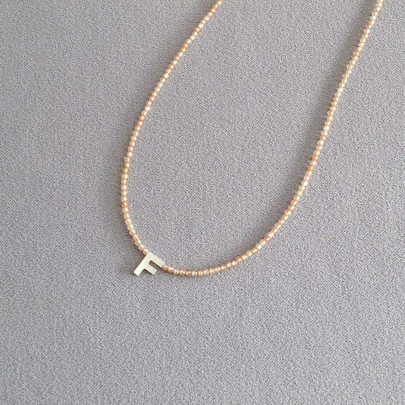 Schöne Halskette mit einzigartigem Stil