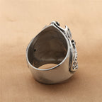 Zarte handwerkliche Ring