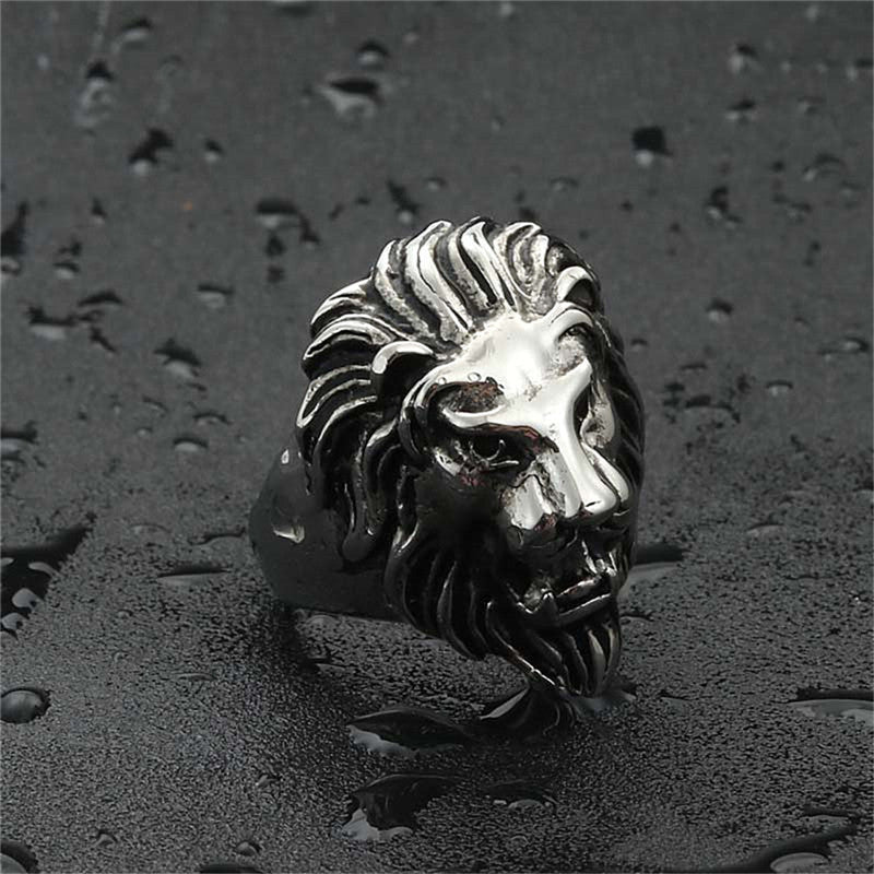 Zarte handwerkliche Ring