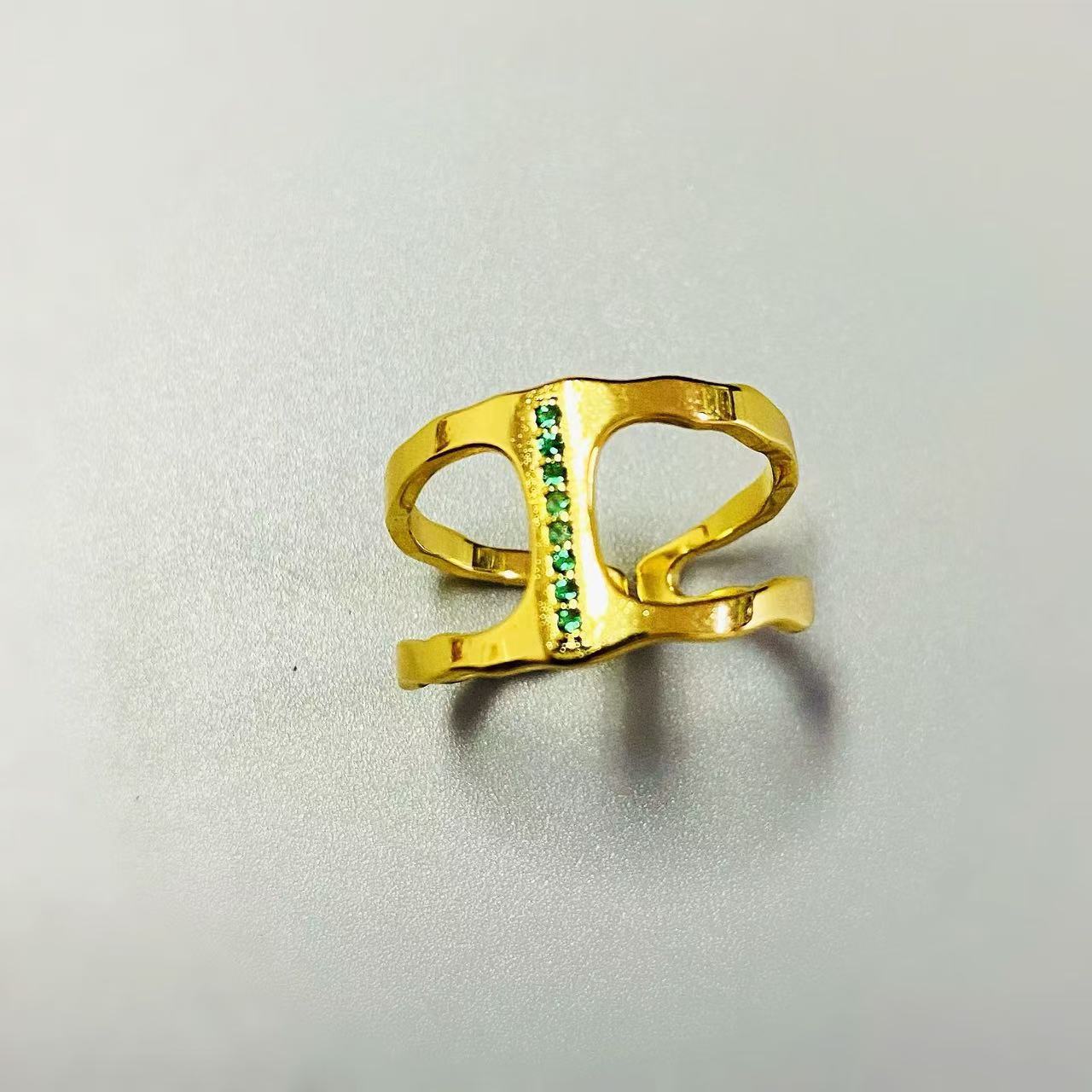 Klassische Gold Ring mit zeitloser Eleganz