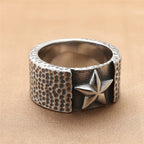 Zarte handwerkliche Ring