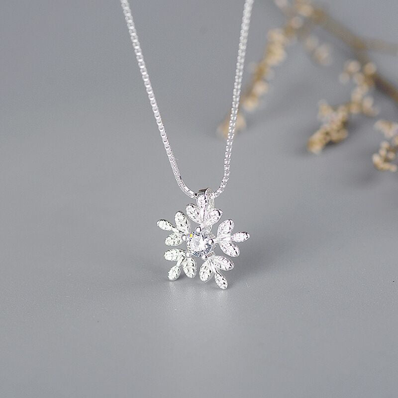 Zarte handwerkliche Silber Halskette