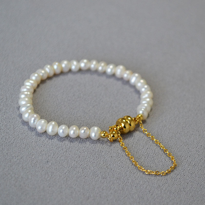 Schöne Perlen Armband mit einzigartigem Stil