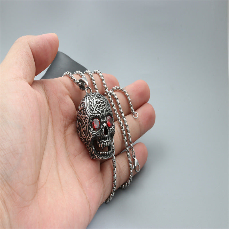 Zarte handwerkliche Halskette