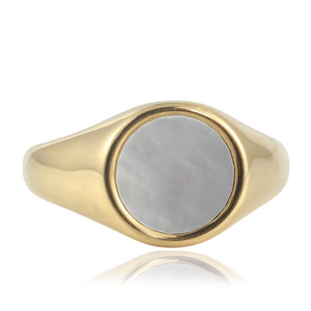 Zarte handwerkliche Ring