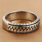 Zarte handwerkliche Ring