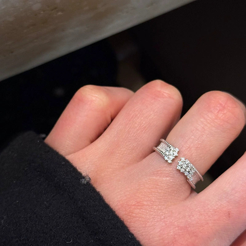 Zarte handwerkliche Ring