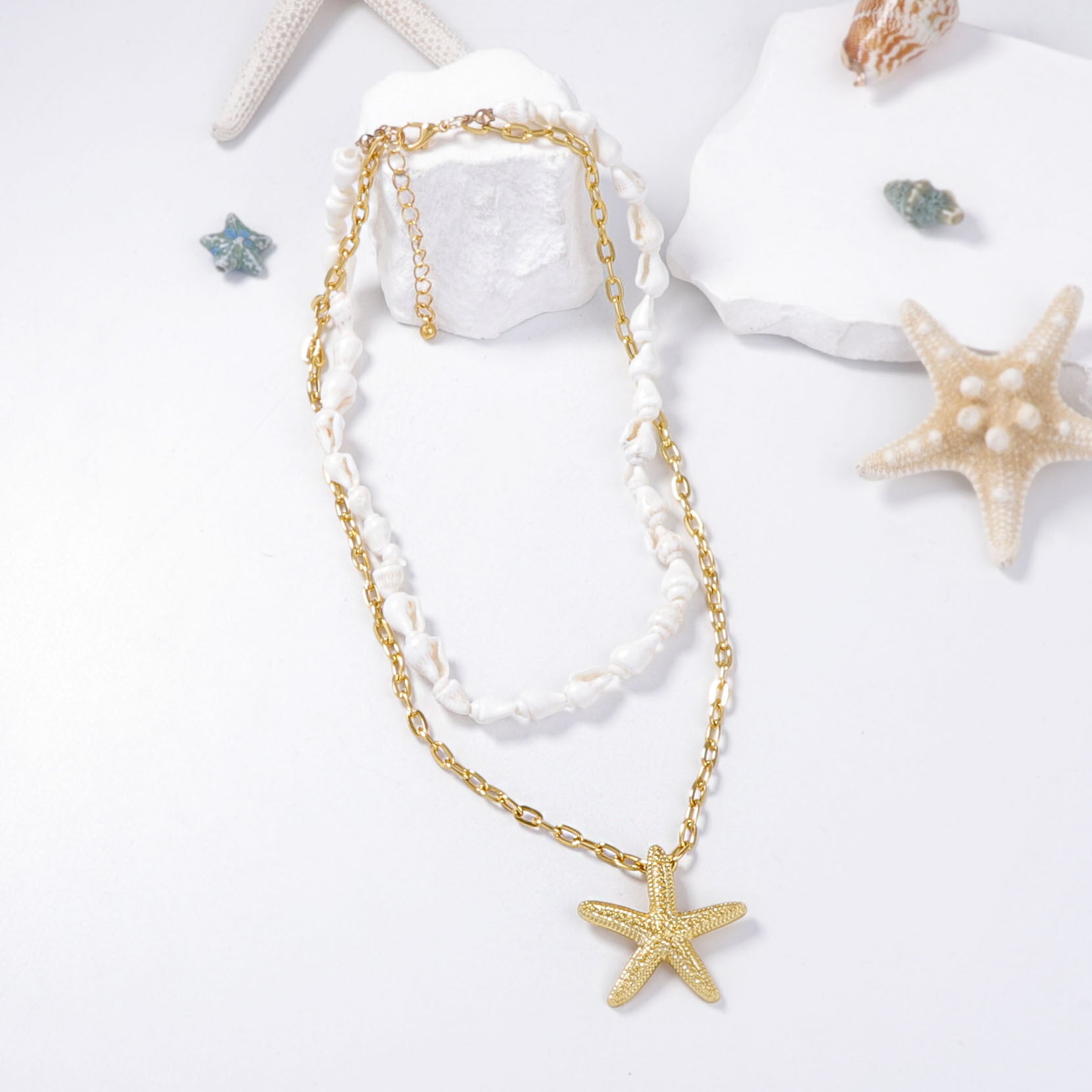 Schöne Halskette mit einzigartigem Stil