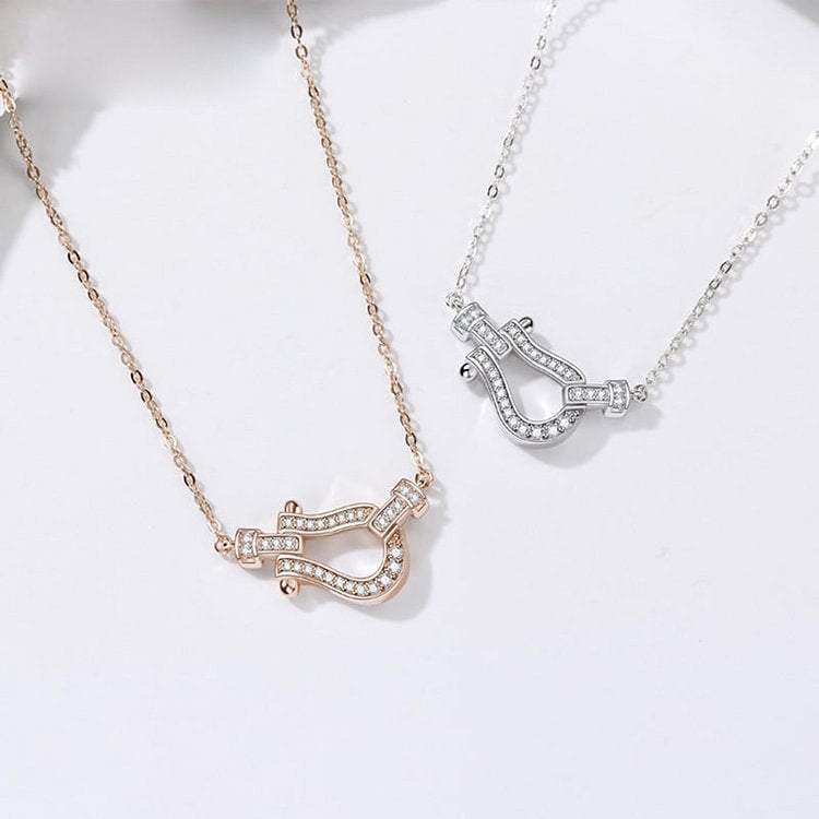 Zarte handwerkliche Halskette