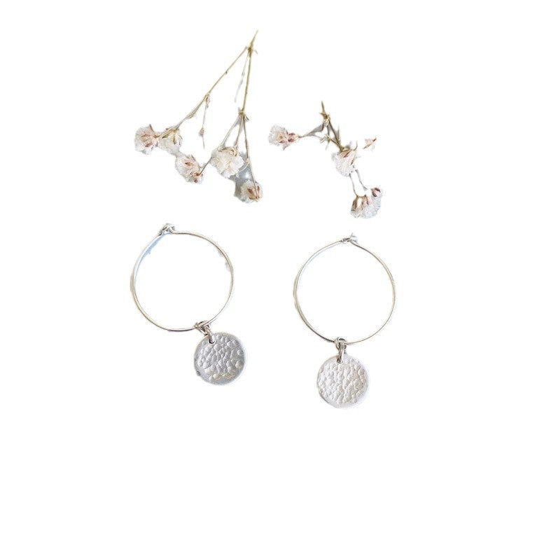 Zarte handwerkliche Ohrring