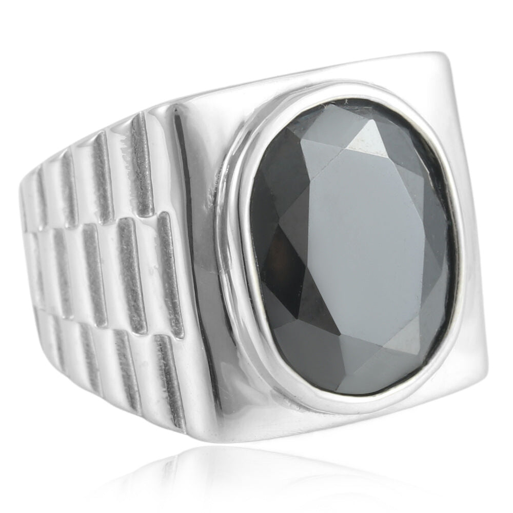 Zarte handwerkliche Ring