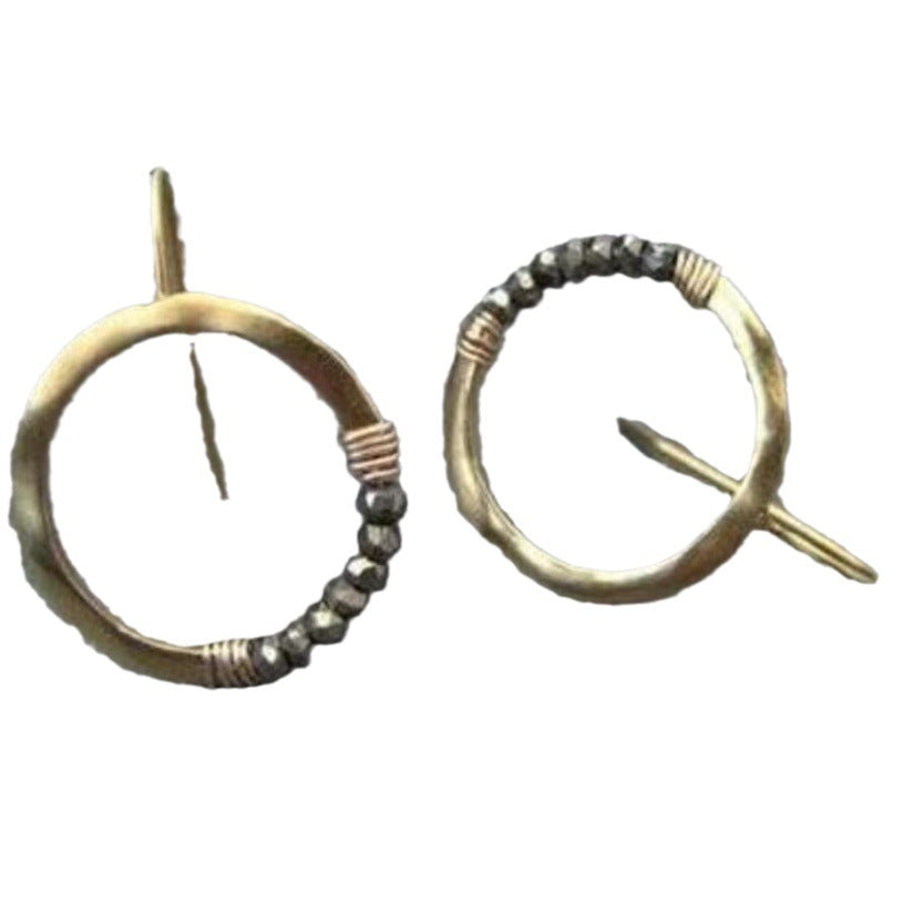 Zarte handwerkliche Ohrring