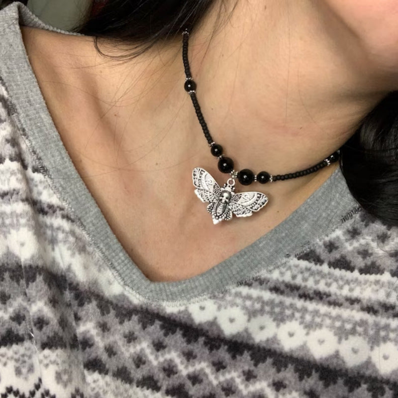 Schöne Halskette mit einzigartigem Stil