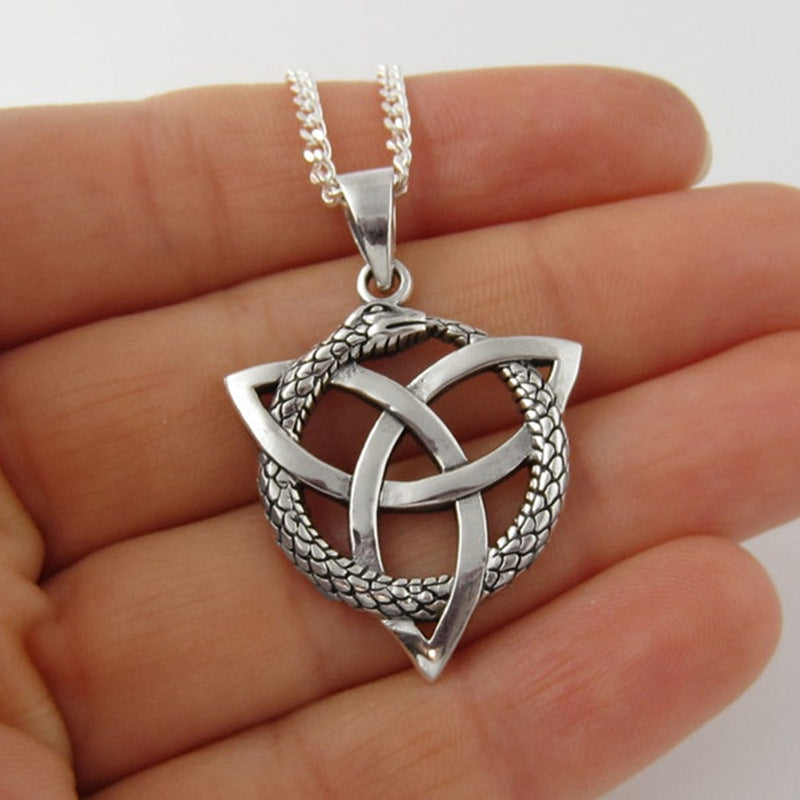 Schöne Silber Halskette mit einzigartigem Stil