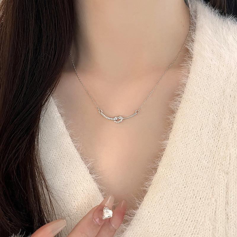 Zarte handwerkliche Halskette