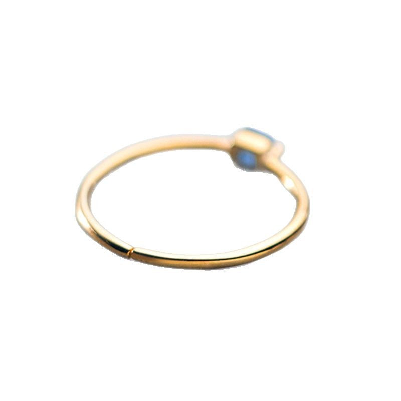 Zarte handwerkliche Ring