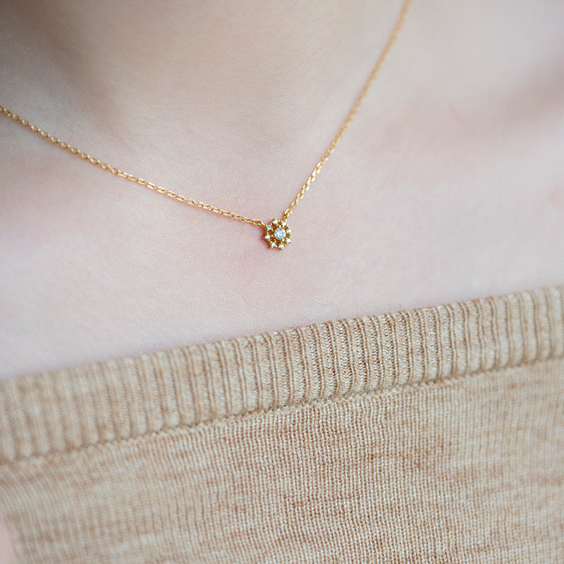 Zarte handwerkliche Halskette