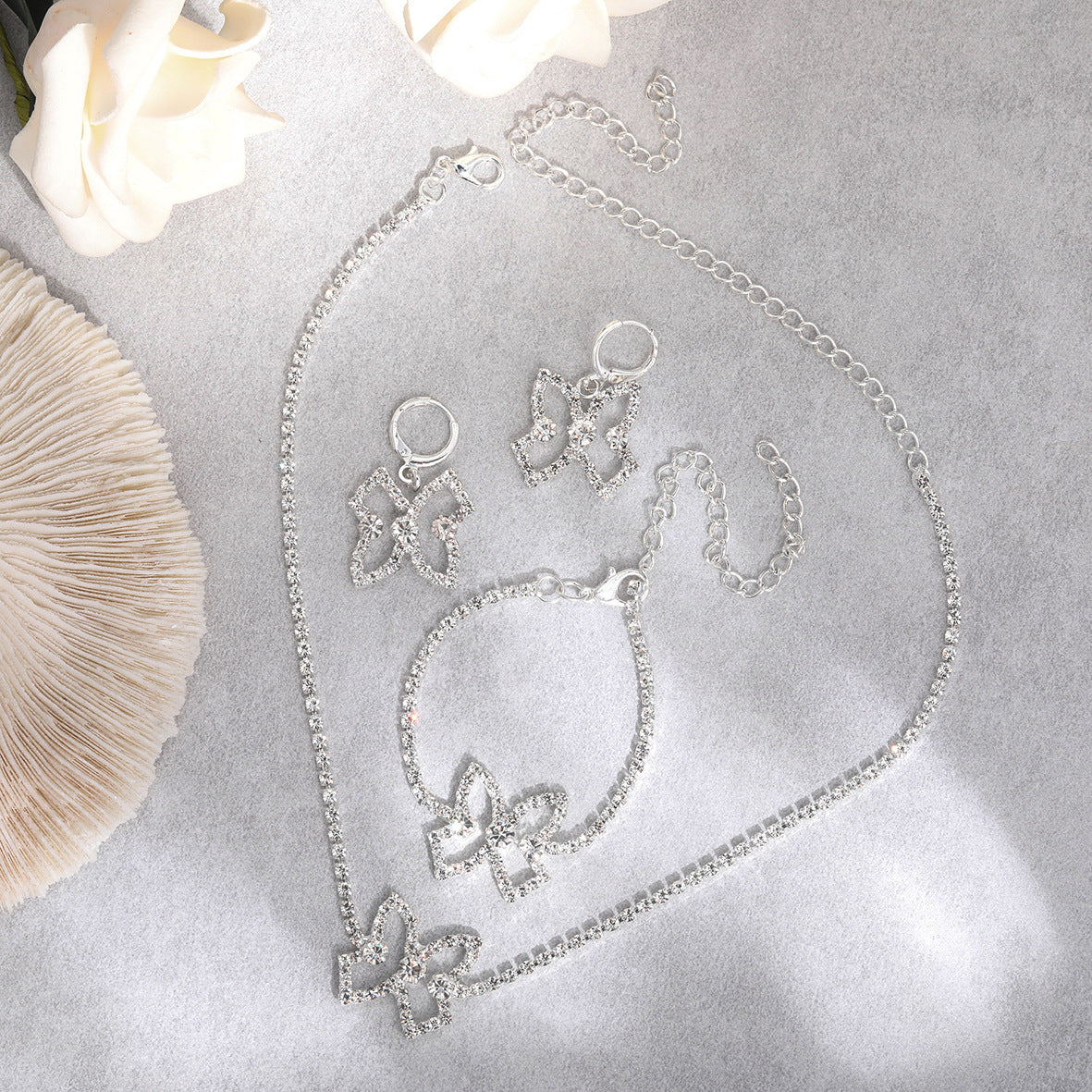 Zarte handwerkliche Halskette