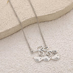 Schöne Halskette mit einzigartigem Stil