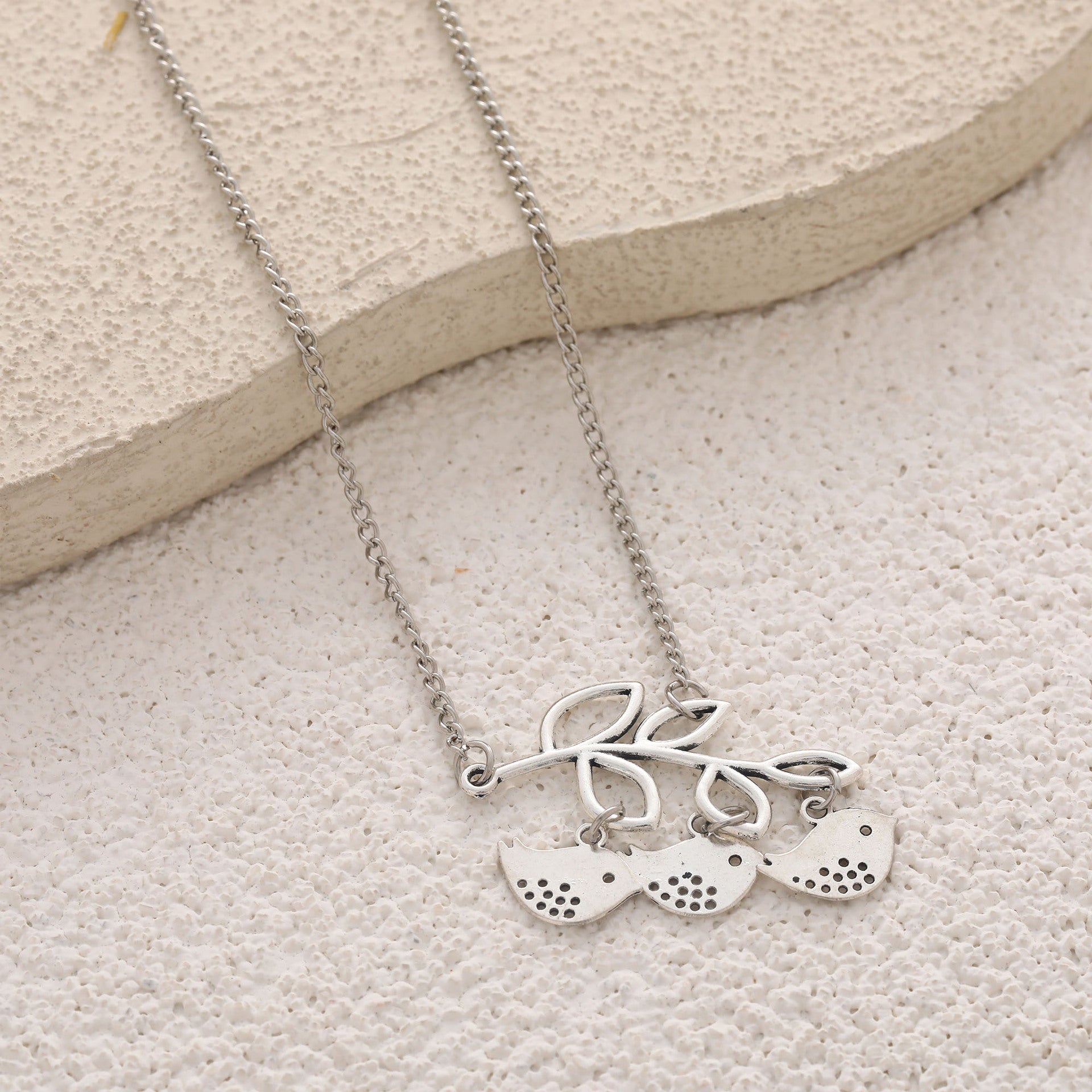 Schöne Halskette mit einzigartigem Stil