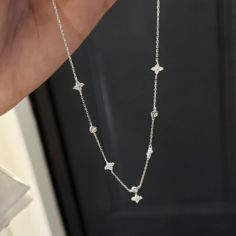 Zarte handwerkliche Halskette