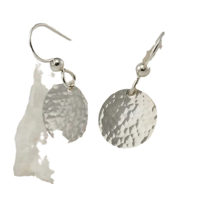 Zarte handwerkliche Ohrring