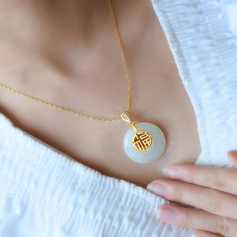 Schöne Gold Halskette mit einzigartigem Stil