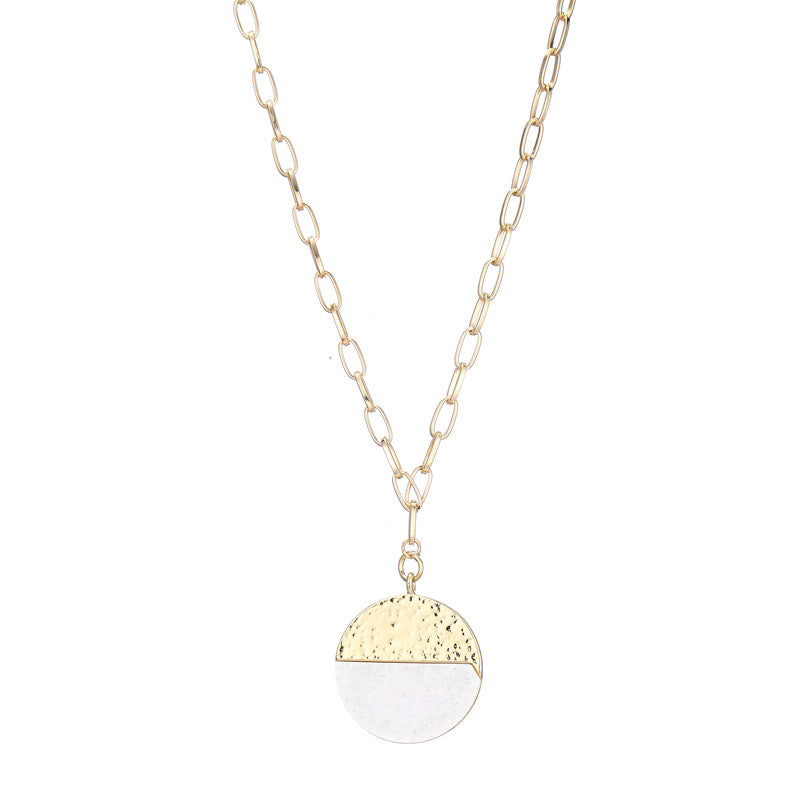 Schöne Halskette mit einzigartigem Stil