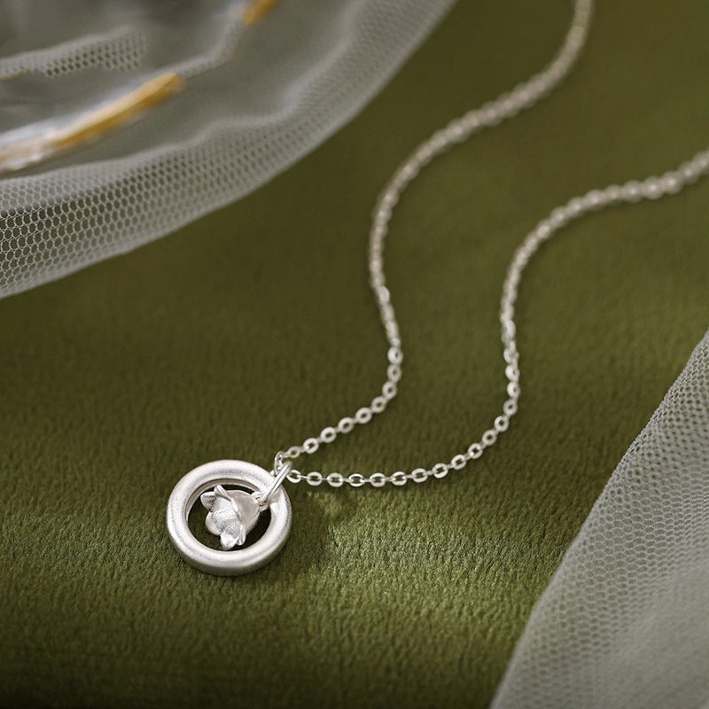 Schöne Halskette mit einzigartigem Stil