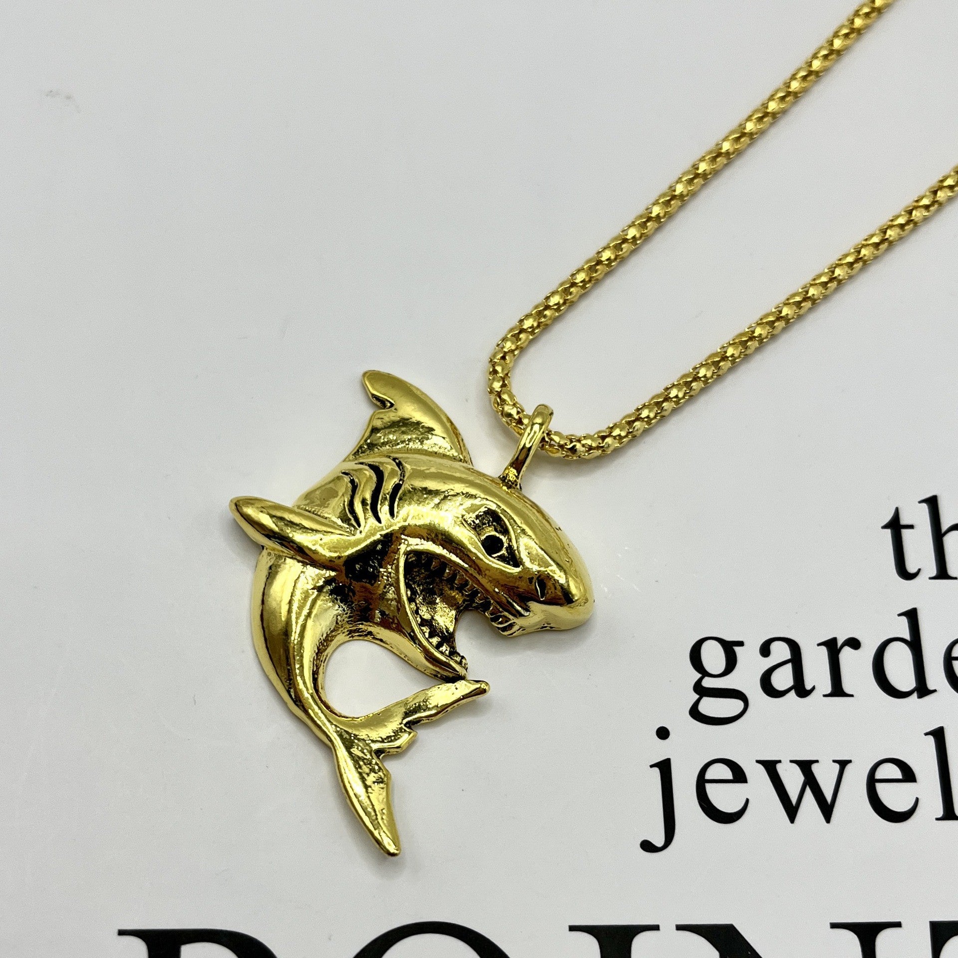 Schöne Halskette mit einzigartigem Stil